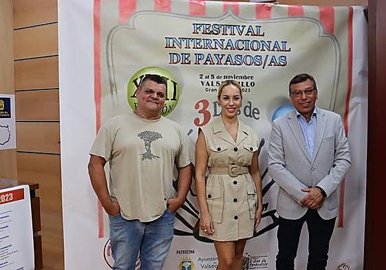 Luis Monzón, director del festival, Guacimara Medina, consejera de Cultura del Cabildo de Gran Canaria, y Francisco Atta, alcalde de Valsequillo