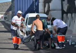 Migrantes atendidos esta semana en el muelle de La Restinga.