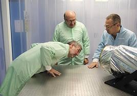 El presidente canario, Fernando Clavijo, valoró la condonación de la deuda de Cataluña durante su visita a lnstituto de Astrofísica de Canarias.