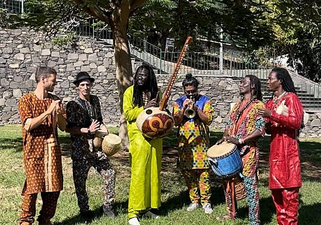 Los integrantes de MamÁfrica Band.