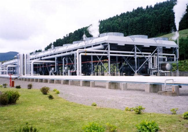 Una planta de generación de energía geotérmica en la isla de San Miguel.