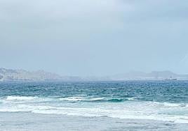Olejaje en la playa de Las Canteras.