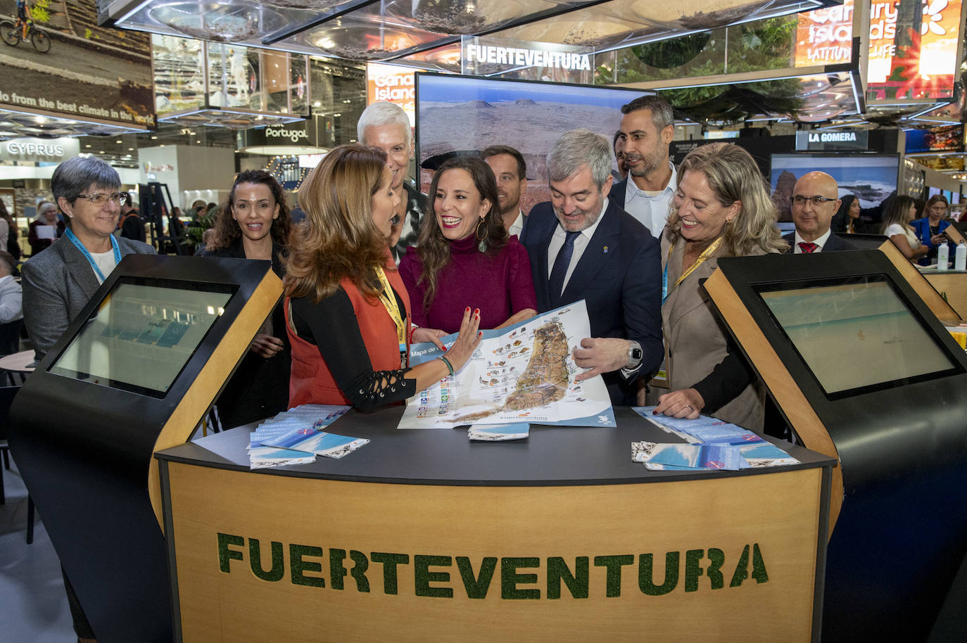 La inauguración del pabellón de Canarias de la World Travel Market, en imágenes