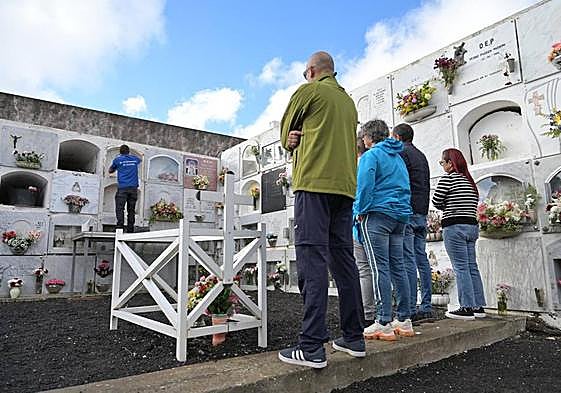 Entierro este domingo de los dos inmigrantes fallecidos el 4 de octubre en el Hospital Insular Virgen de los Reyes, en Valverde.