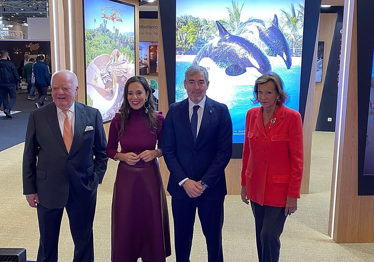 Wolfgang y Brigitte Kiessling junto a Fernando Clavijo y Jessica de León.