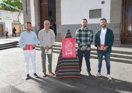 El alcalde Juan Antonio Peña y el concejal Miguel Rodríguez presentaron los actos en compañía del pregonero Pedro Hernández y el diseñador del cartel Daniel Rivero.