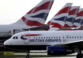 Aviones de la British Airways, en un aeropuerto de Londres.