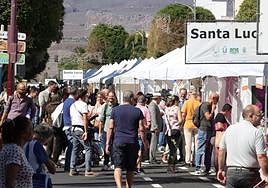 Imagen de los puestos y estands habilitados en la Feria del Sureste, que este viernes arrancó con su vigésima edición.