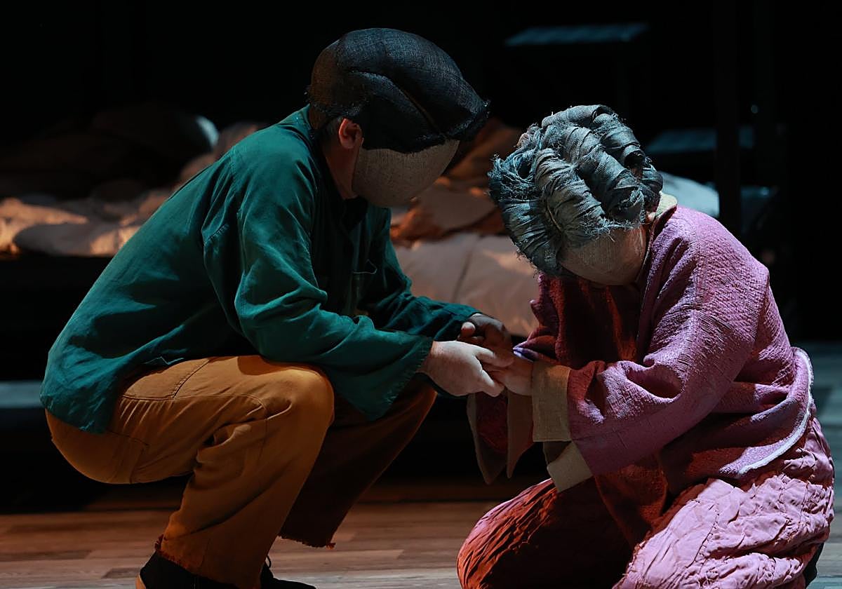 Una escena de 'Ama', el montaje de la compañía vasca Marie de Jongh, que se representa, este viernes y sábado, en el Teatro Pérez Galdós de la capital grancanaria.