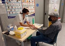 Los centros de salud comienzan a controlar la glucosa a los diabéticos tipo 2