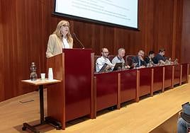 La gerenta de la ULL, María Teresa Covisa , durante su intervención.