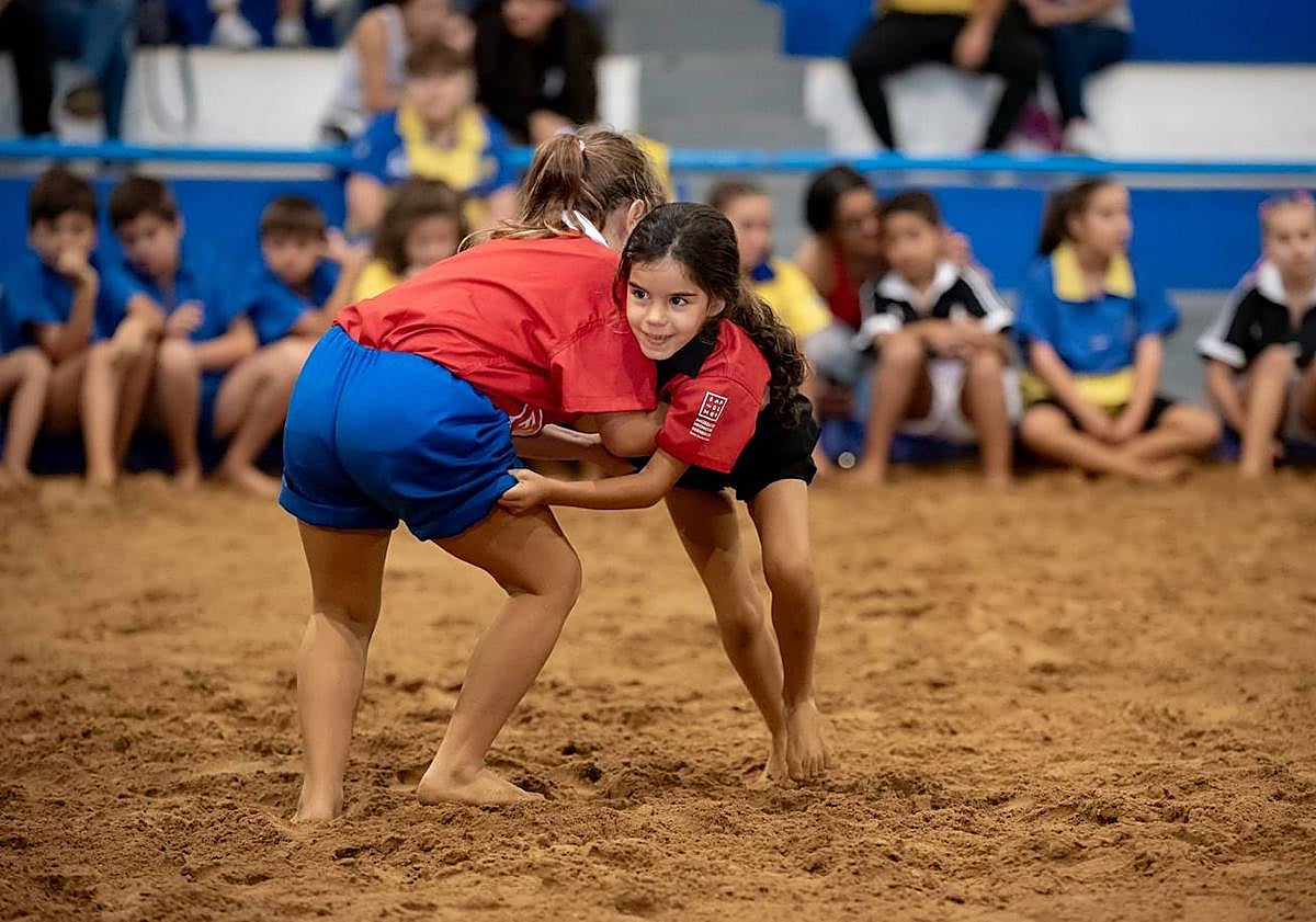 Imagen principal - El Fajín de la Fundación Cajacanarias corona a sus campeones en Gran Canaria