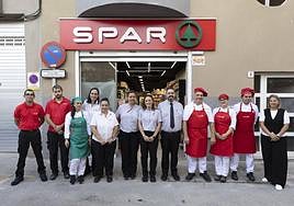 El equipo de SPAR La Garita tras la reapertura.
