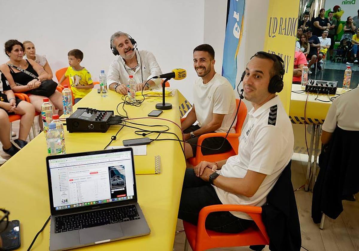 Kirian Rodríguez enciende la Navidad en el CC El Muelle