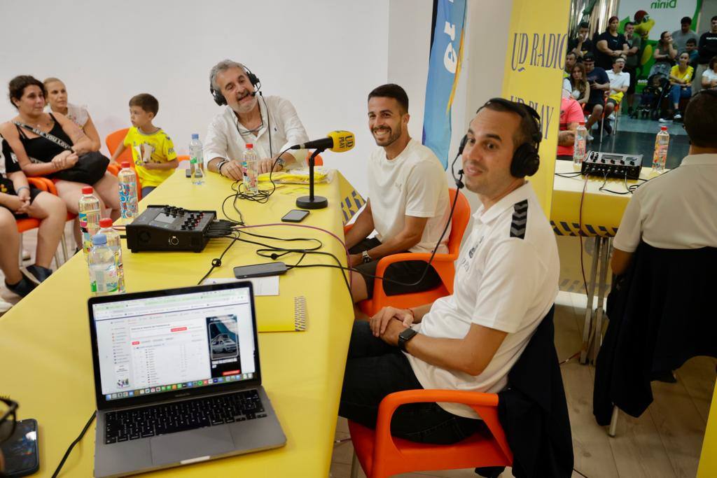 Kirian Rodríguez enciende la Navidad en el CC El Muelle