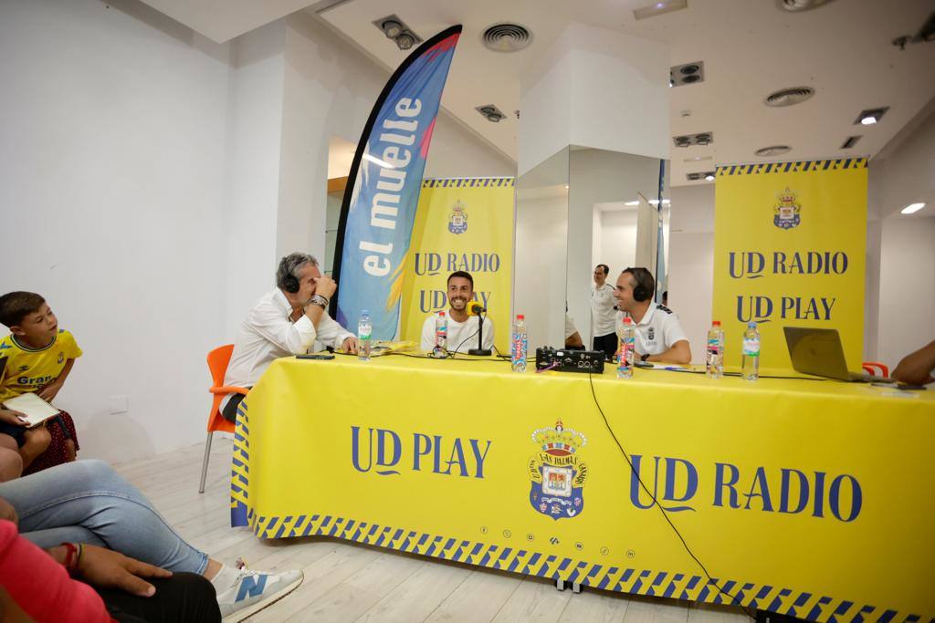 Kirian Rodríguez enciende la Navidad en el CC El Muelle