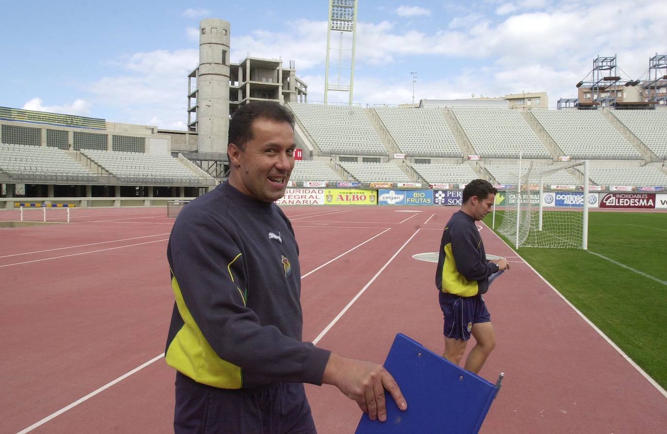 Stambouli en su primer entrenamiento en el Gran Canaria, junto a Tino Luis.