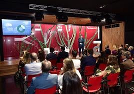 Los retos de la IA también fueron abordados en la charla.