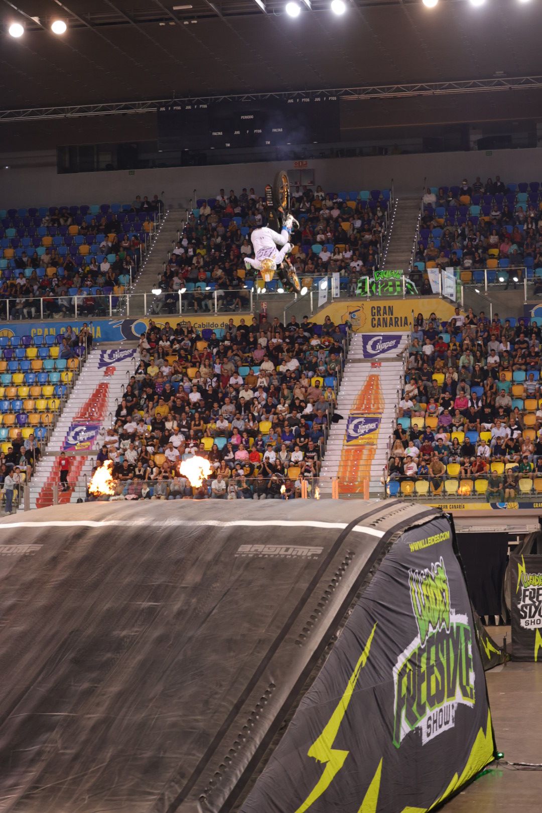 Las maniobras imposibles del Lleides Freestyle Show triunfan en Gran Canaria