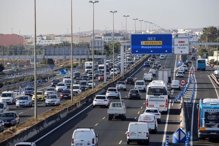 Colisión frontal en la GC-1 por un coche en dirección contraria