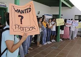 Protesta estudiantil en Tahíche, frente al recinto que se prevé sea mejorado y ampliado.