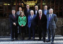 Saavedra, con integrantes de su primer gabinete, en un encuentro en la capital grancanaria.