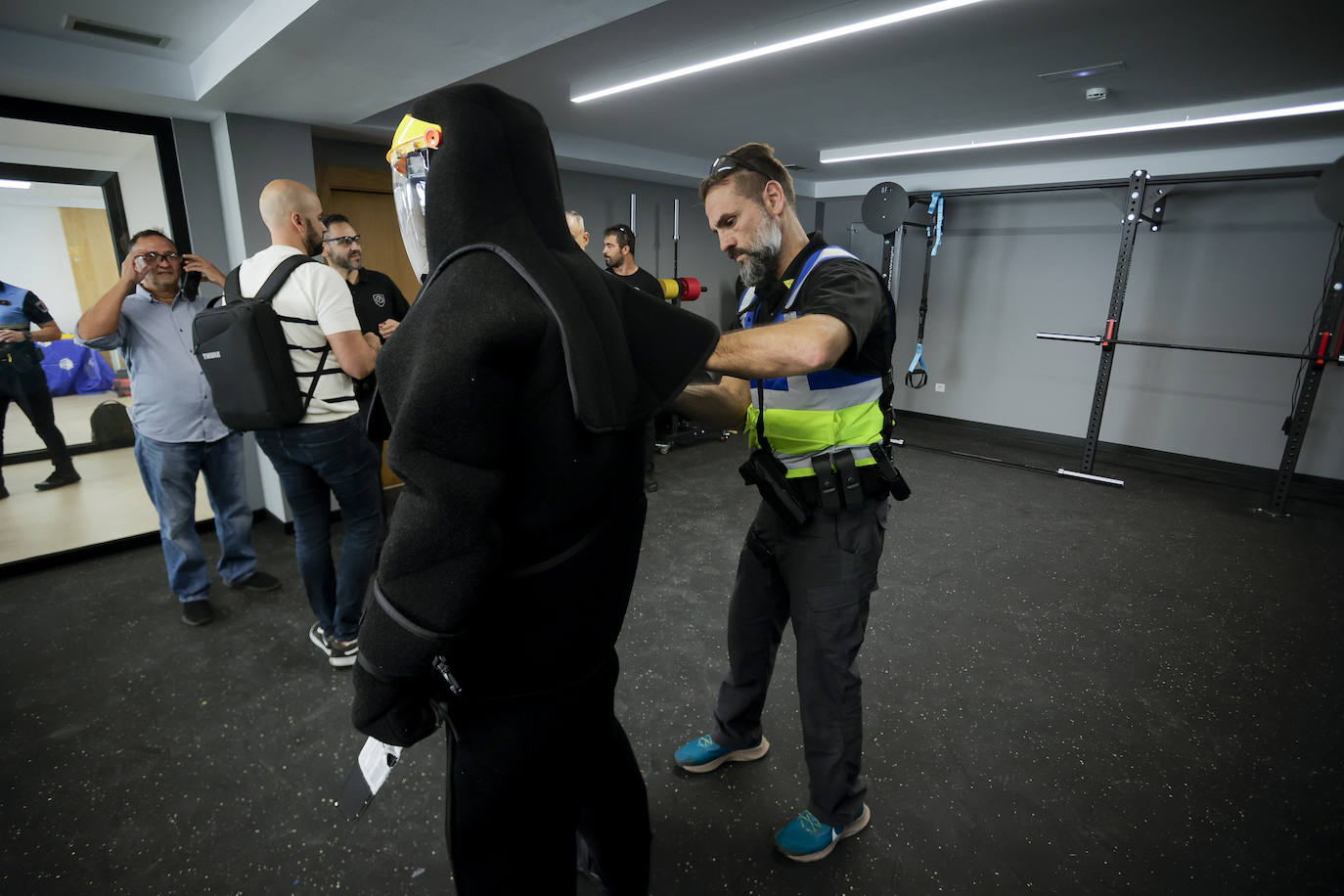 Los policías locales se forman en el uso de las pistolas taser