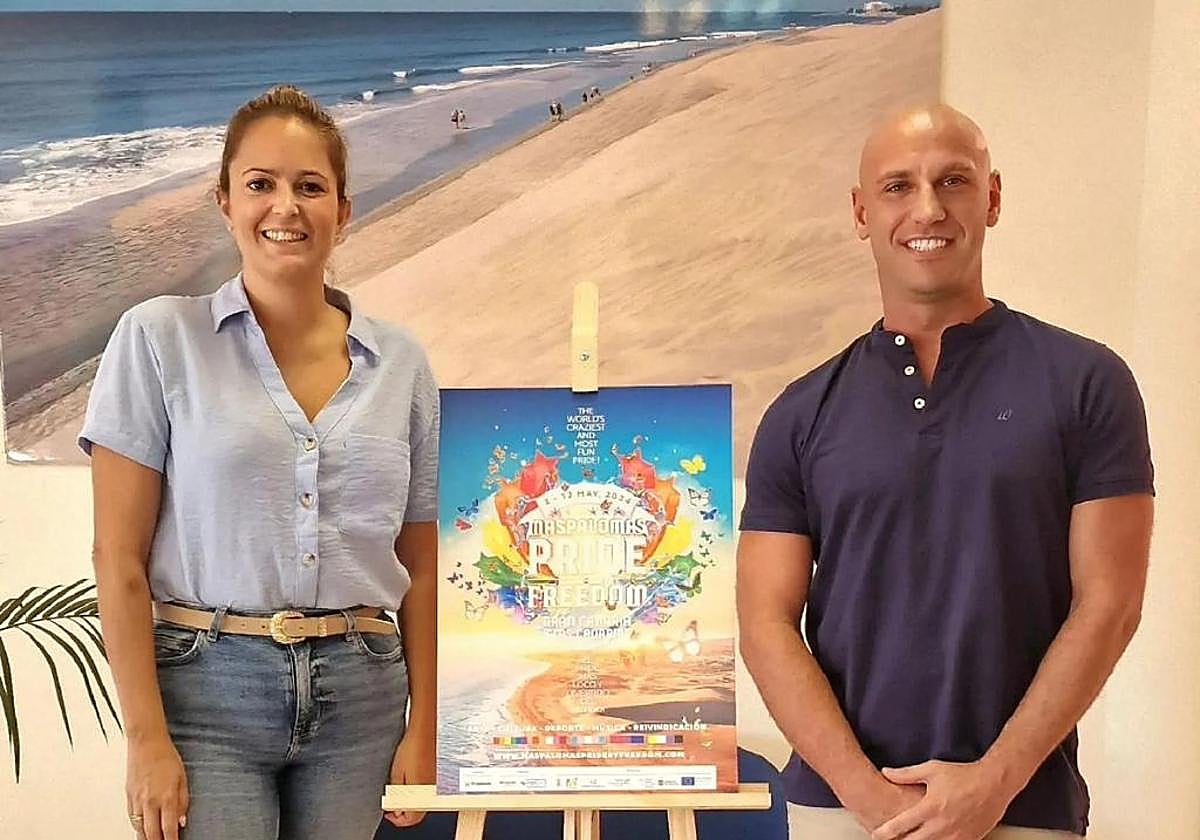 La concejala responsable del Área de Turismo, Festejos y Eventos del Ayuntamiento de San Bartolomé de Tirajana, Yilenia Vega, y el vicepresidente de 'Freedom Asociación LGBT', Jairo Gilarte.