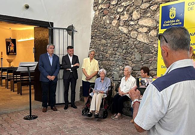 Un momento de la inauguración, predidida por el alcalde y por el consejero de Presidencia del Cabildo.