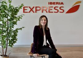 La directora comercial de Iberia Express, Isabel Rodríguez, en su despacho.