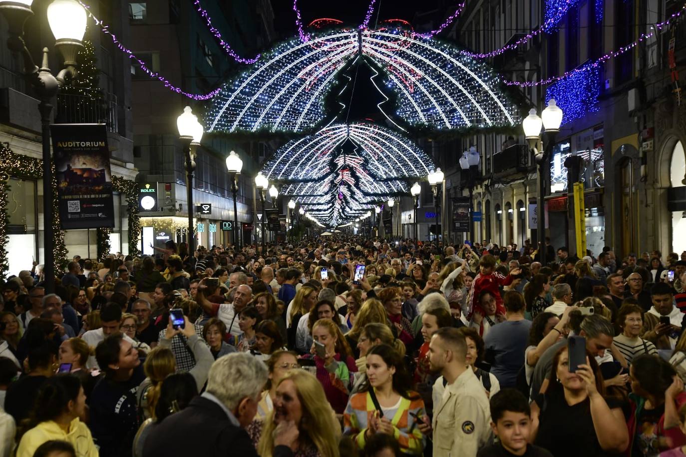 Las Palmas de Gran Canaria brilla con el encendido navideño