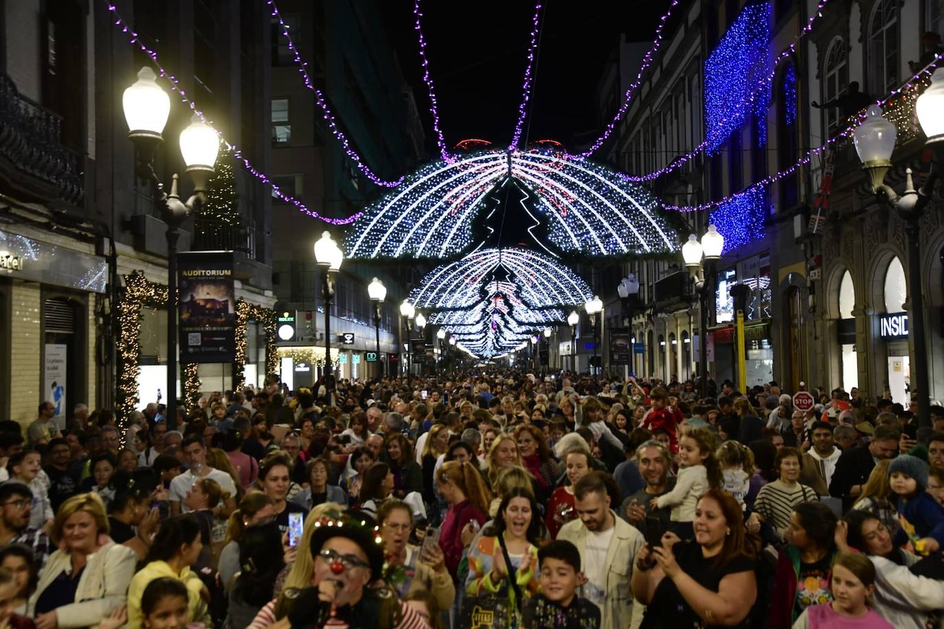 Las Palmas de Gran Canaria brilla con el encendido navideño
