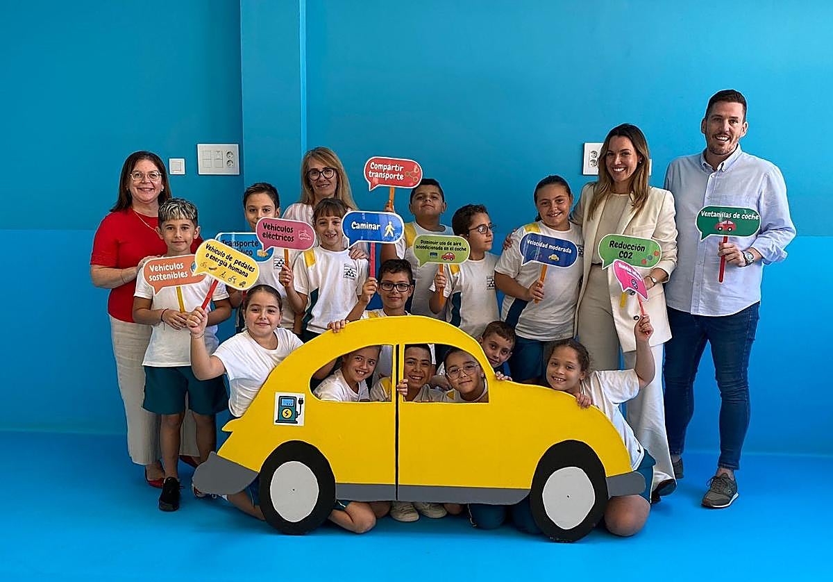 María Fernández, en la presentación de la guía escolar de transporte.