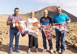 Miembros del Ayuntamiento de La Oliva y del club deportivo Obstáculos La Oliva, en la presentación de la prueba en Calderón Hondo.