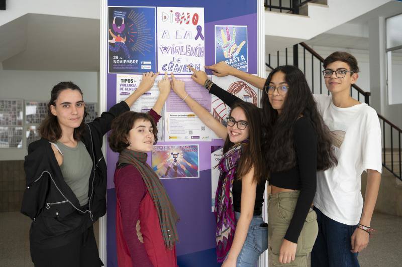 De izquierda a derecha: Miriam Santana, Carlota Baldó, Andrea Quintana, Juliette López y Álvaro López.