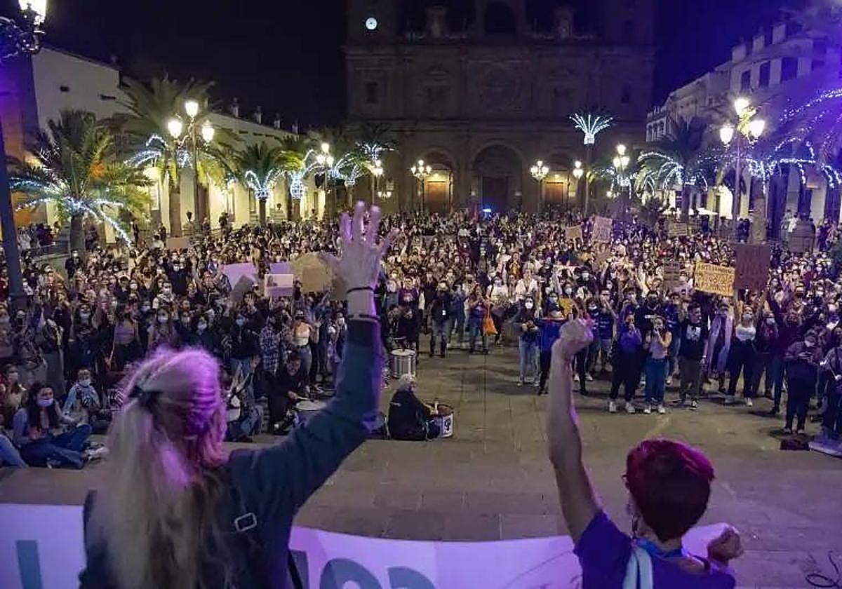 Descargue el Especial Día Internacional Contra la Violencia a la Mujer en formato PDF