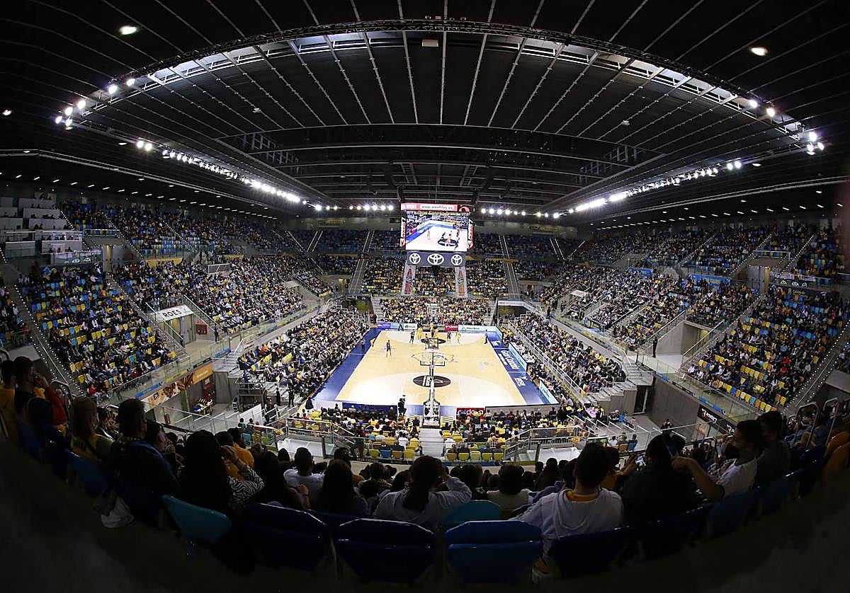 El Arena rebosó en el derbi del pasado curso.