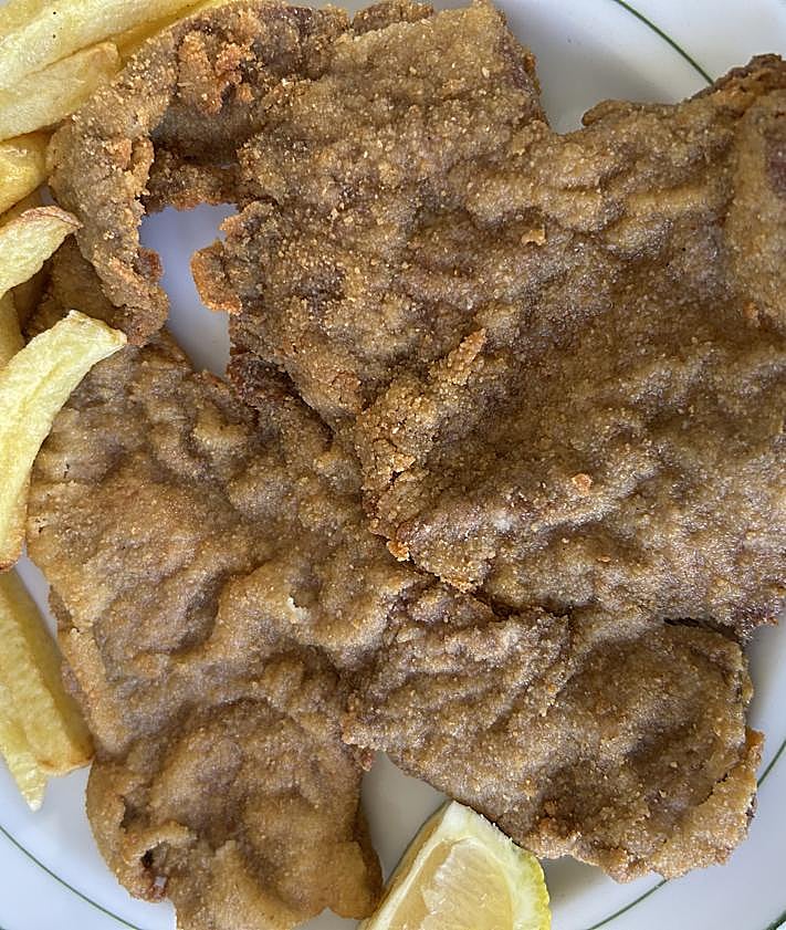 Imagen secundaria 2 - Callos, calamares y bistec empanado. Fotos: Mario Hernández Bueno