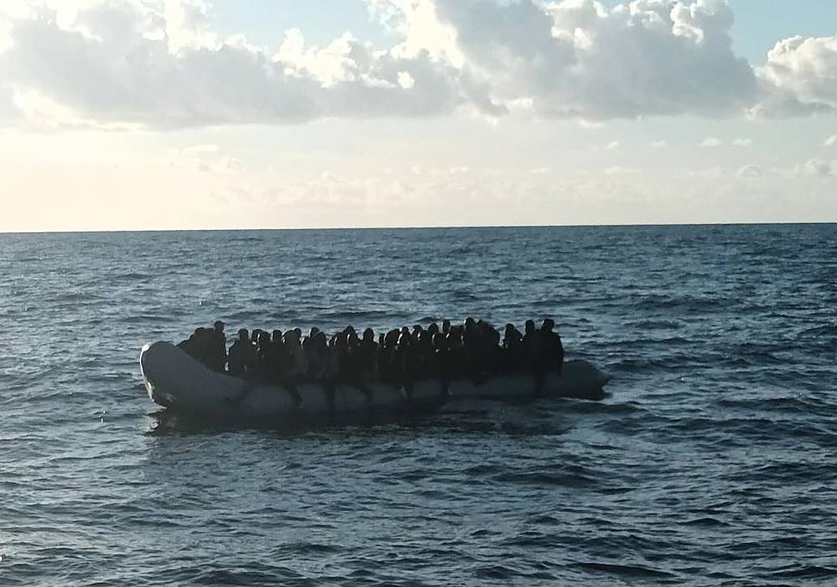 El grupo de personas rescatado en aguas de Fuerteventura.