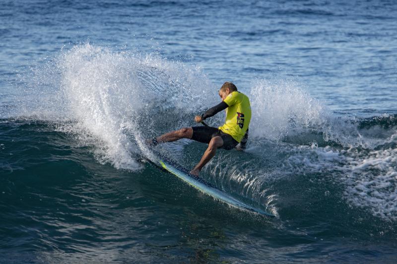 Olas, acción y paddle surf en El Lloret