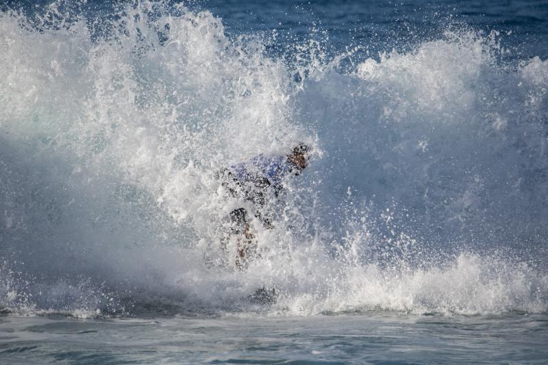Olas, acción y paddle surf en El Lloret