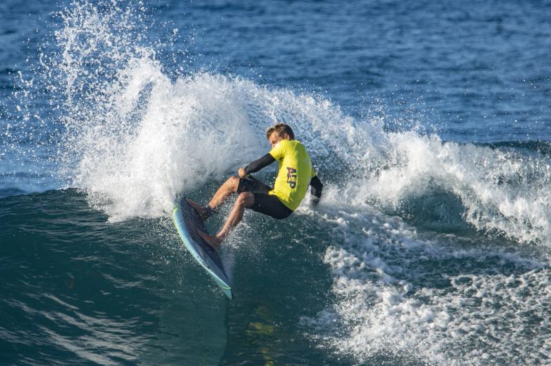 Olas, acción y paddle surf en El Lloret