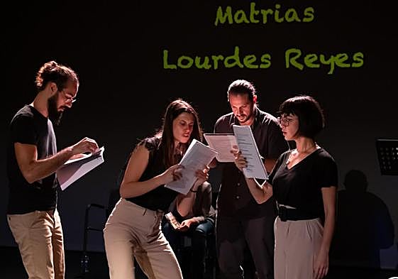 Imagen de archivo de una lectura dramatizada.