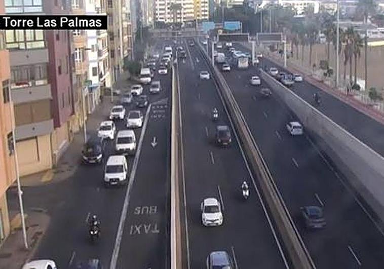 Imagen de las dos motos escoltando al coche.