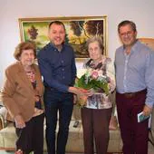 Imagen de archivo de la visita del alcalde de Gáldar, Teodoro Sosa, el día del 100 cumpleaños de María del Pino.