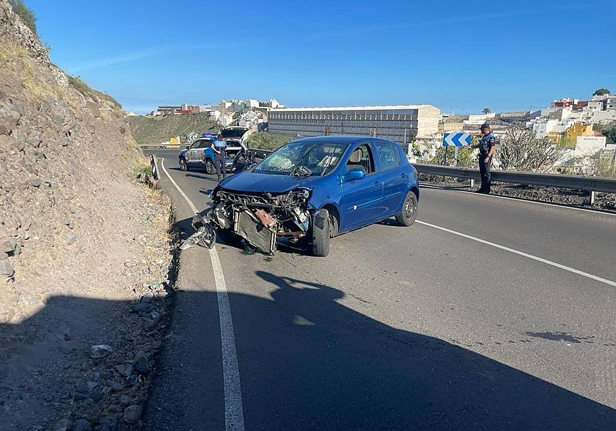 Imagen del vehículo afectado tras el accidente.