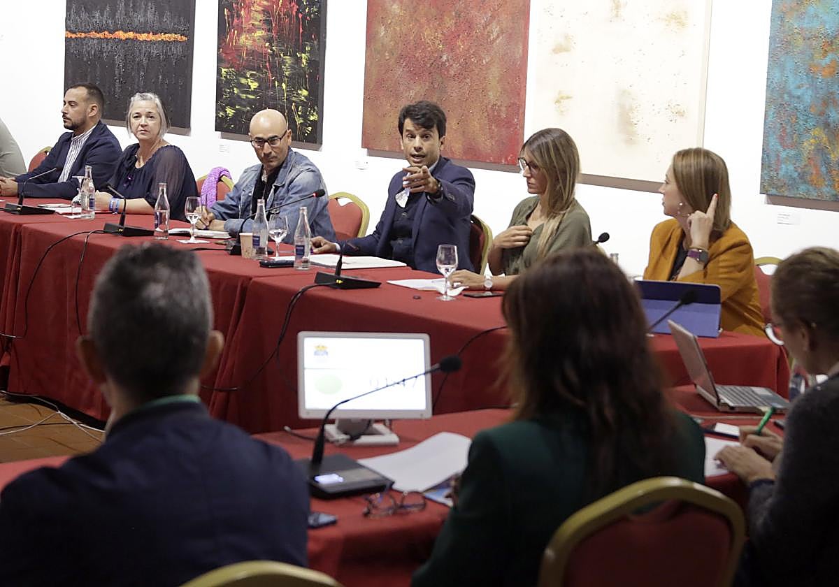 Momento del pleno, con crítica por parte de la oposición.