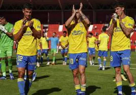 Enzo, Moleiro y Marc aplauden en Almería.