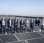 La planta fotovoltaica de la cubierta del Gran Canria fue inaugurada oficialmente este jueves.