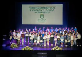 Imagen de los niños y niñas reconocidos por el Ayuntamiento de Gáldar.